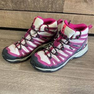 New Women’s Salomon Ultra Mid-Aero 2 Hiking Boots